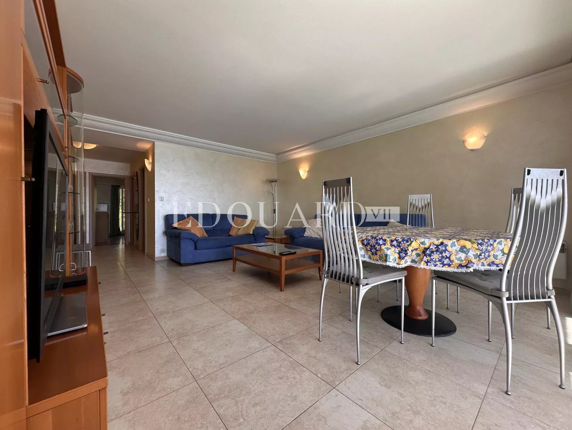 Trois pièces avec terrasse, magnifique vue mer panoramique et double garage