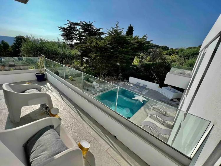 Villa contemporaine 258 m² – Vue mer, piscine, prestations haut de gamme