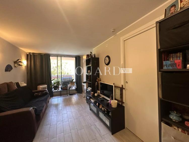 En exclusivité studio en très bon état avec belle terrasse couverte, idéal investissement locatif