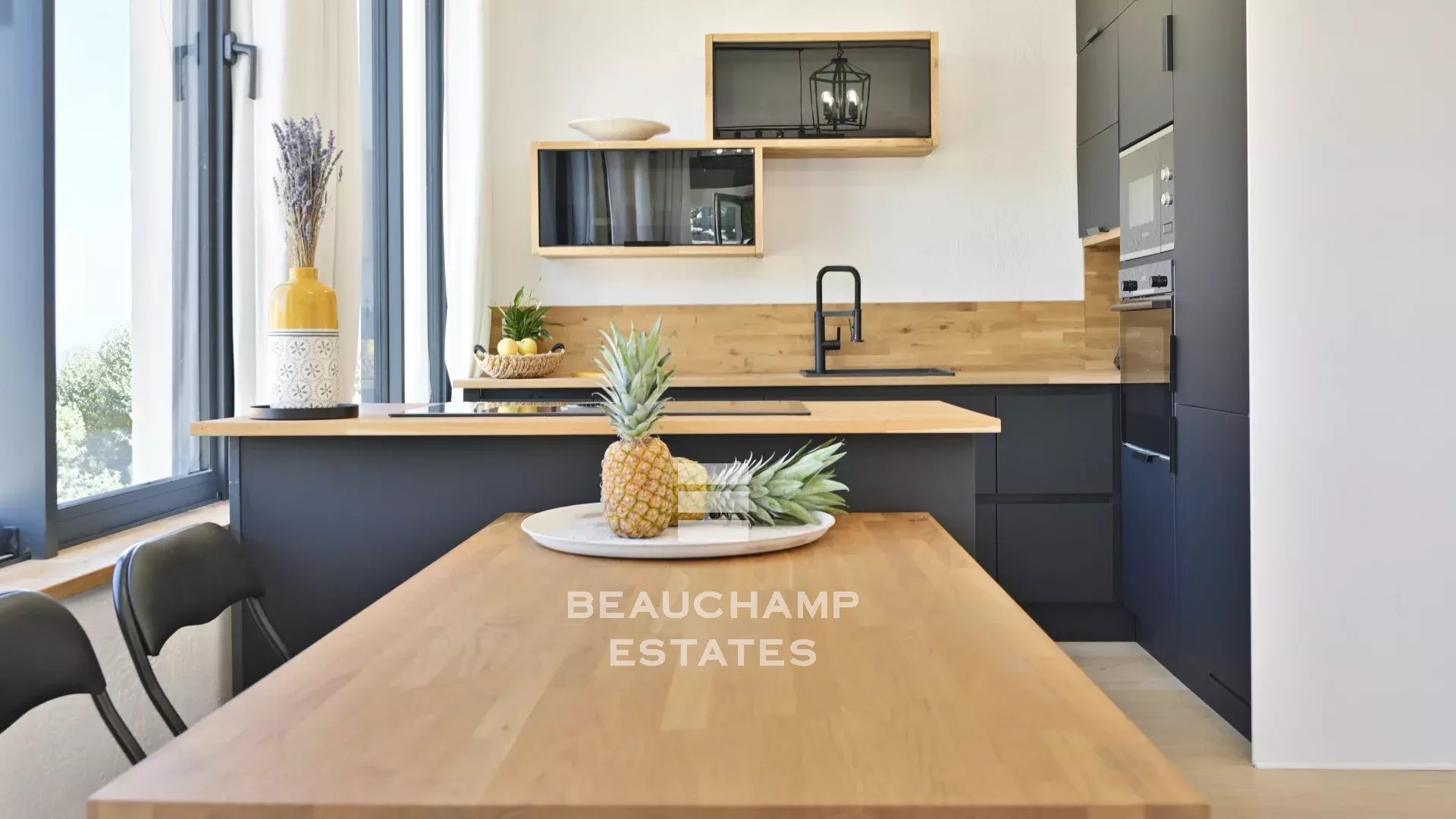 Appartement entièrement rénové avec vue mer