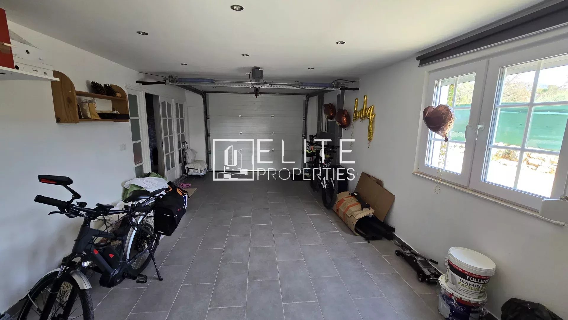 MAISON 9 PIÈCES DE 300 m² + GARAGE – CABRIS