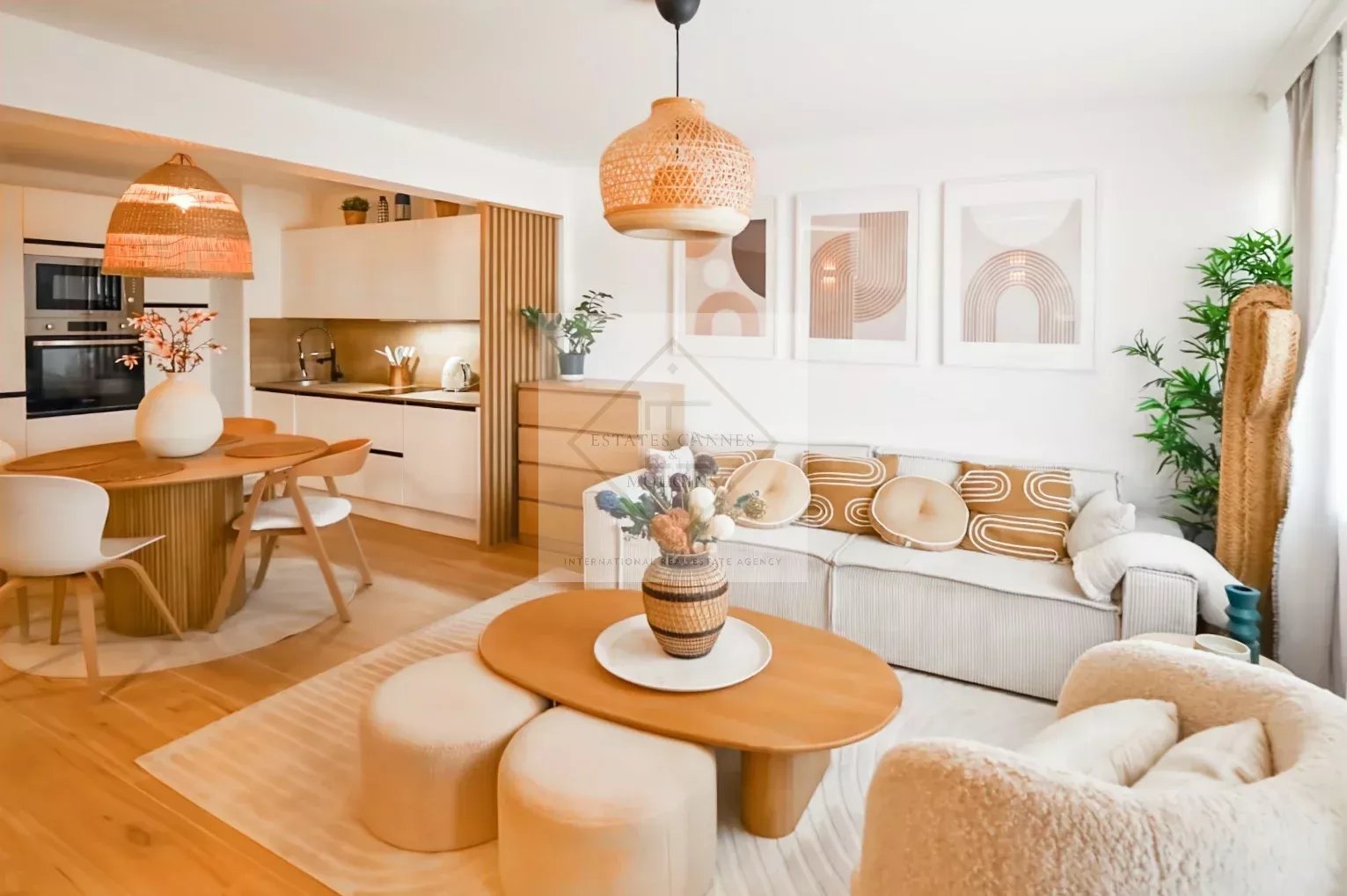 Palm Beach – Superbe 2 pièces entièrement refait Place de l’Étang