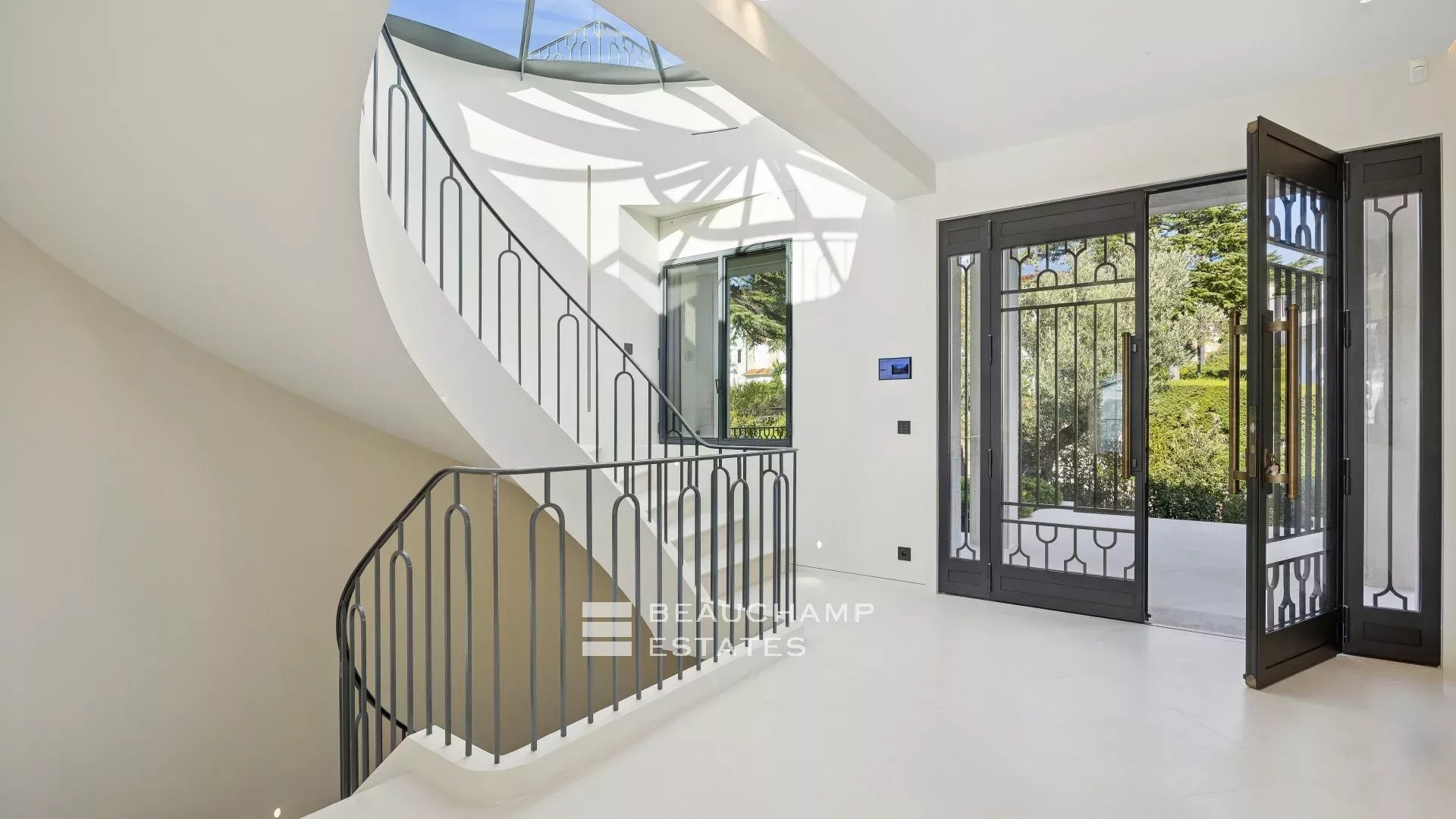 EXCLUSIVITE  - Villa néo provençale rénovée avec vue mer panoramique - Cannes