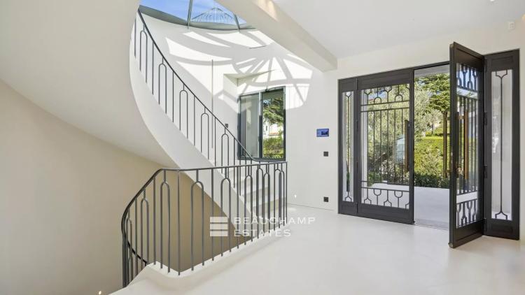 EXCLUSIVITE  - Villa néo provençale rénovée avec vue mer panoramique - Cannes