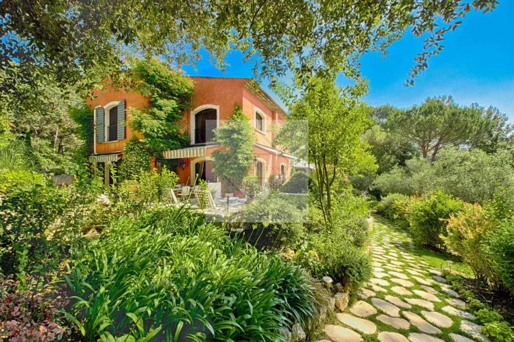 Demeure d'exception à Mougins aux portes de Golf