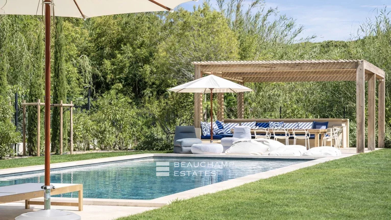 Villa neuve chic à deux pas du centre de Saint-Tropez et de la plage des Canoubiers