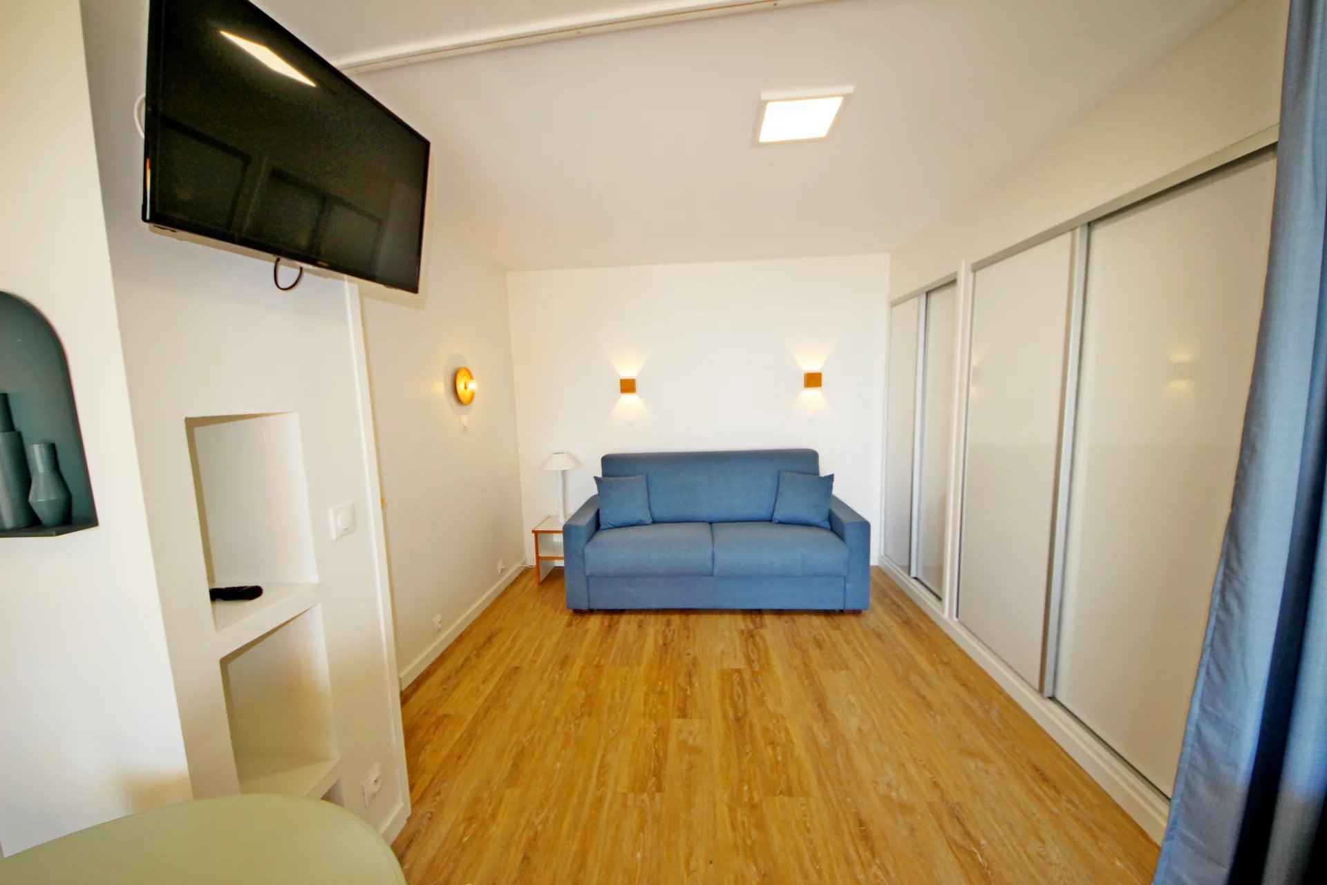 SOUS OFFRE AGAY CAP ESTEREL LE HAMEAU. DEUX PIECES REZ DE JARDIN VUE MER