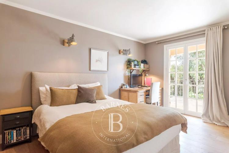 Roquefort-les-Pins, au calme absolu, 4 chambres, studio indépendant et piscine