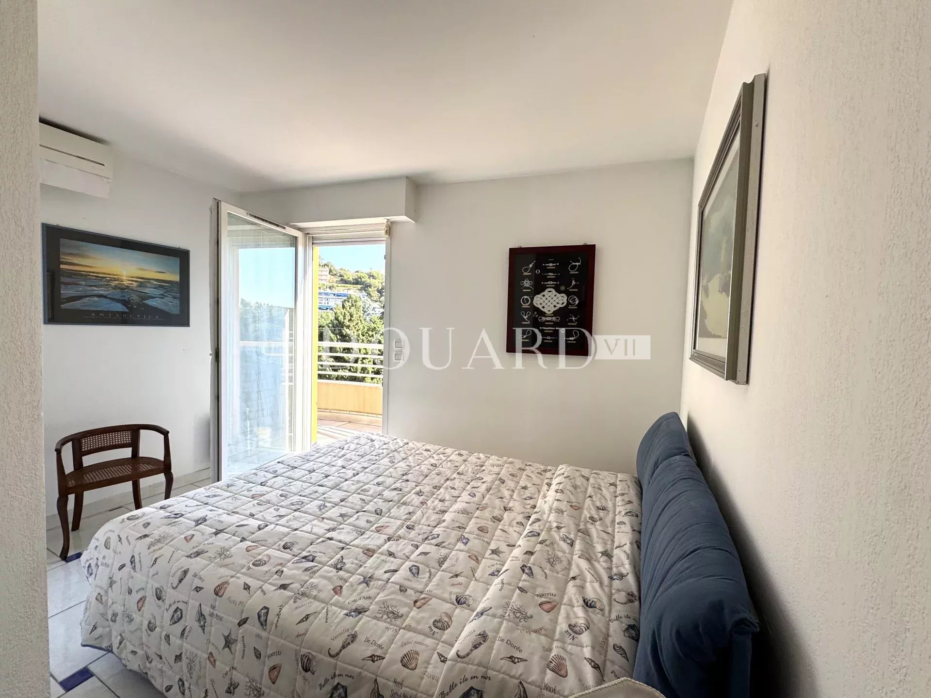 En exclusivité trois pièces à vendre avec terrasse, belle vue dégagée et garage