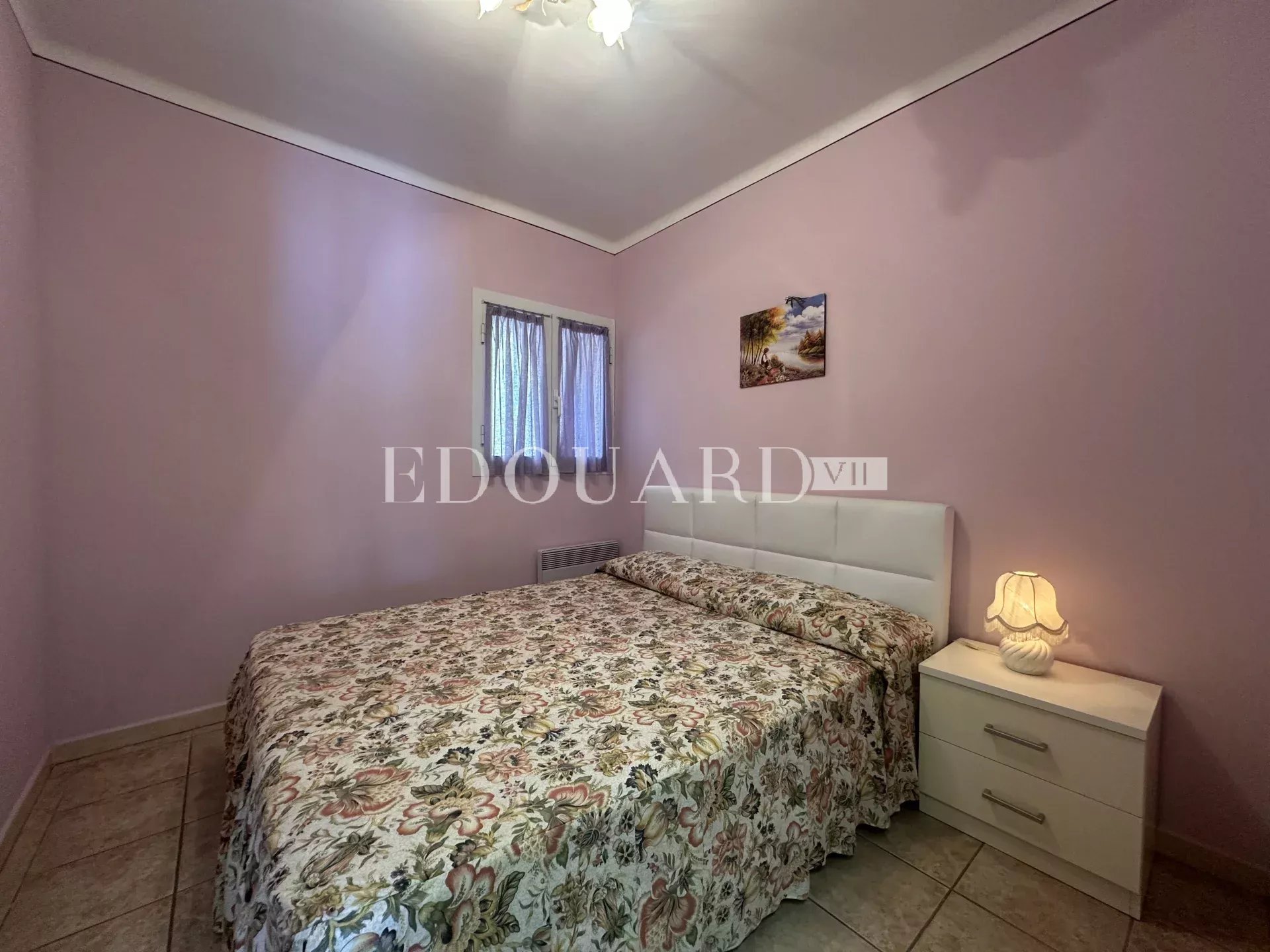 Trois pièces à vendre avec grande terrasse, au cœur du splendide quartier résidentiel de Garavan, exclusivité