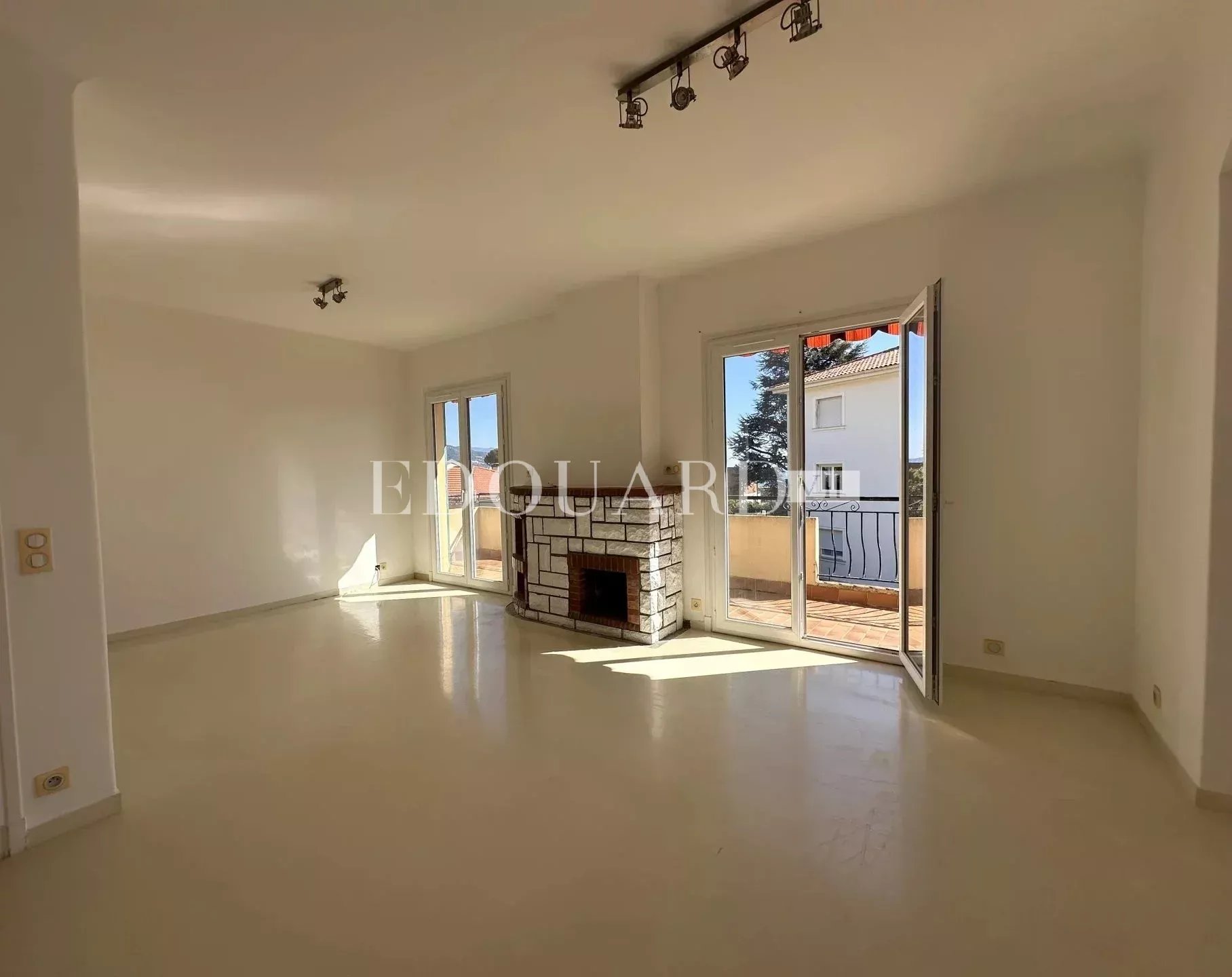 Maison à vendre sur le Plateau du Cap, avec fort potentiel et nombreuses possibilités d’aménagement