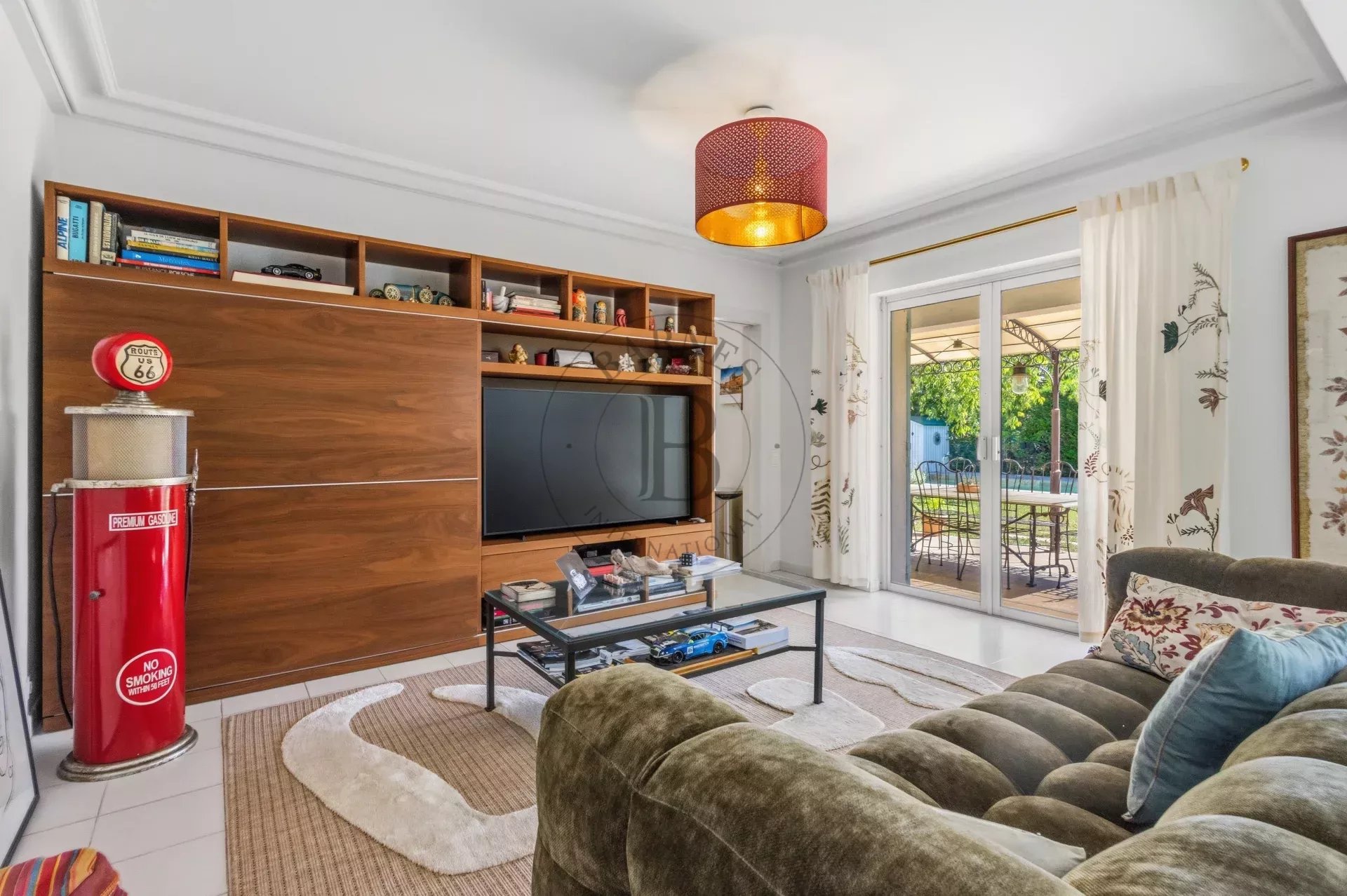 MOUGINS - VILLA AU CALME