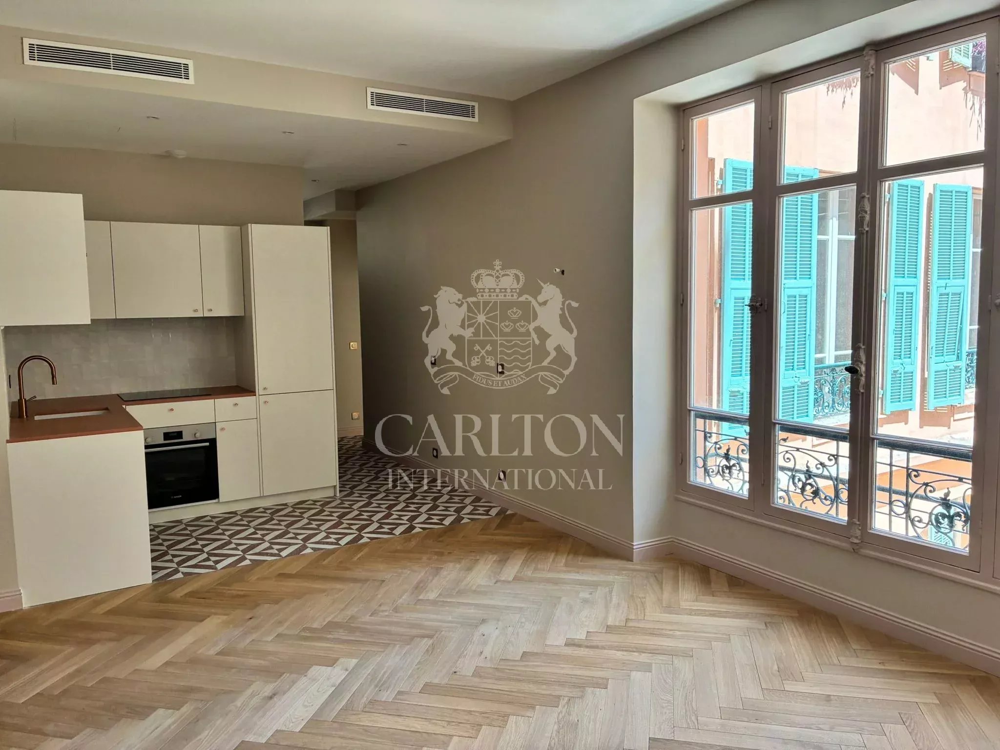 Appartement refait à neuf – Carré d’Or, Nice