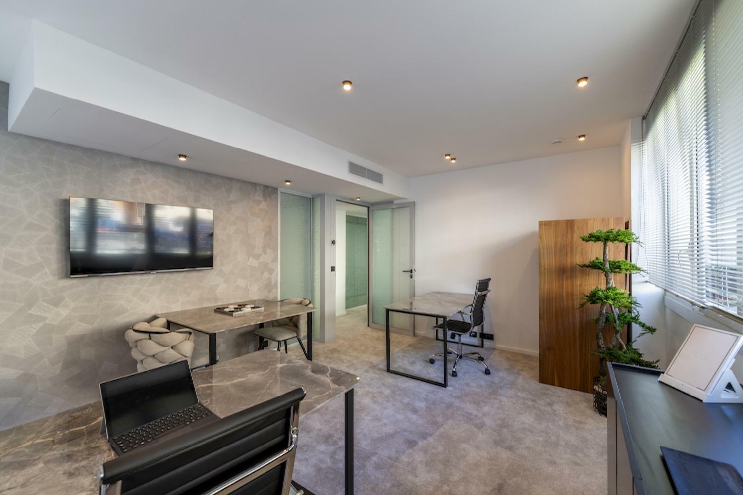 FONTVIEILLE: bureau de 12m2 en location