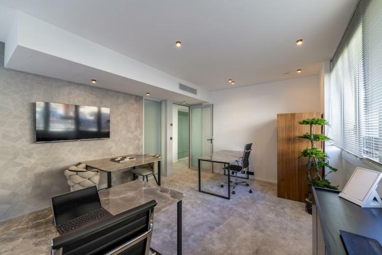 FONTVIEILLE: bureau de 12m2 en location