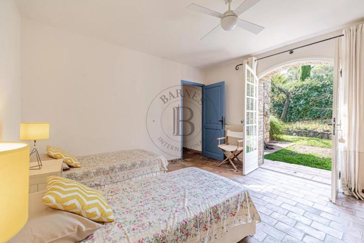 PROCHE MOUGINS – MAS EN PIERRE