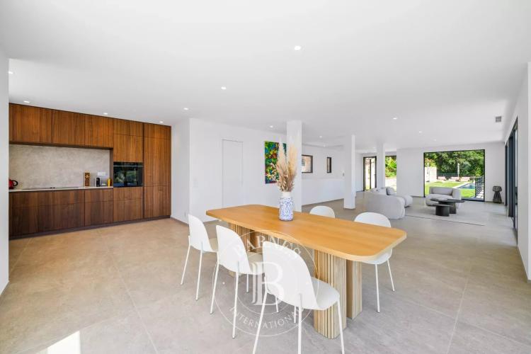 ROQUEBRUNE CAP MARTIN - VILLA CONTEMPORAINE - SECTEUR SERRET - VUE MER PANORAMIQUE