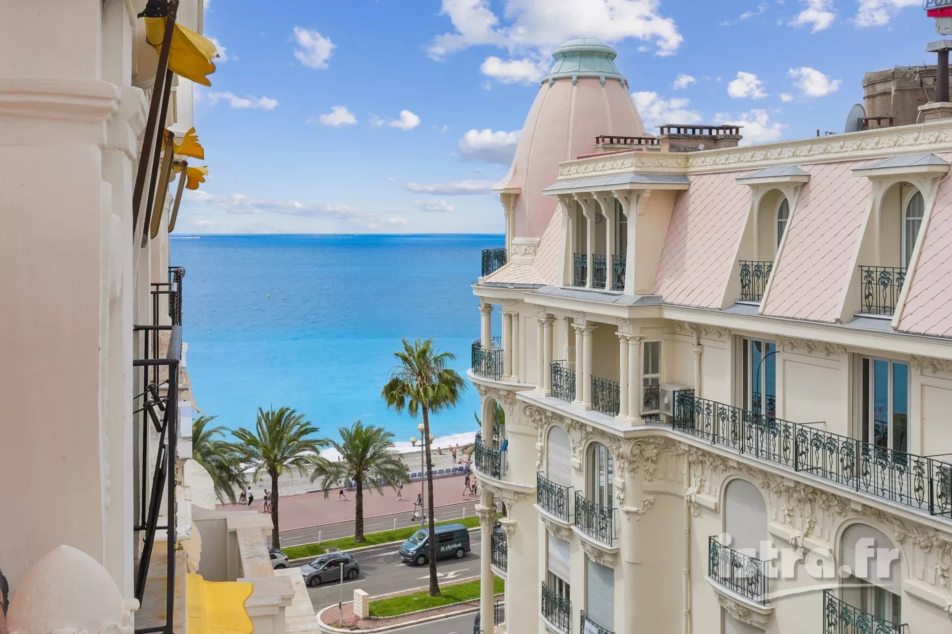 Nice Negresco : Studio dernier étage, vue mer latérale