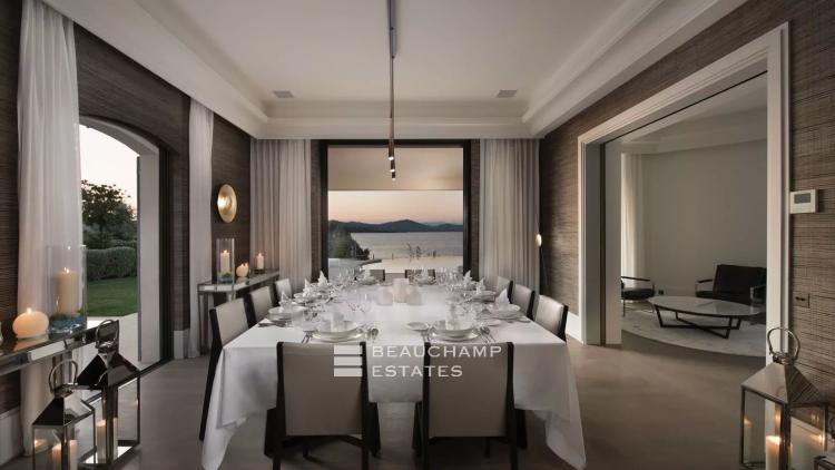 Villa pieds dans l'eau au coeur du domaine des Parcs de Saint-Tropez
