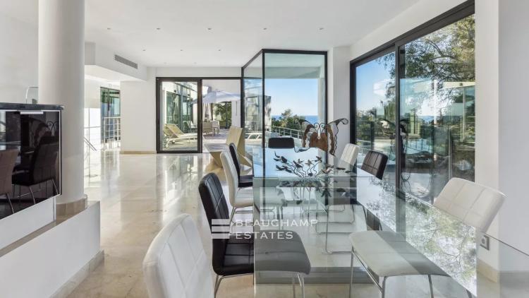 Villa contemporaine - vue mer & volumes généreux – Cannes