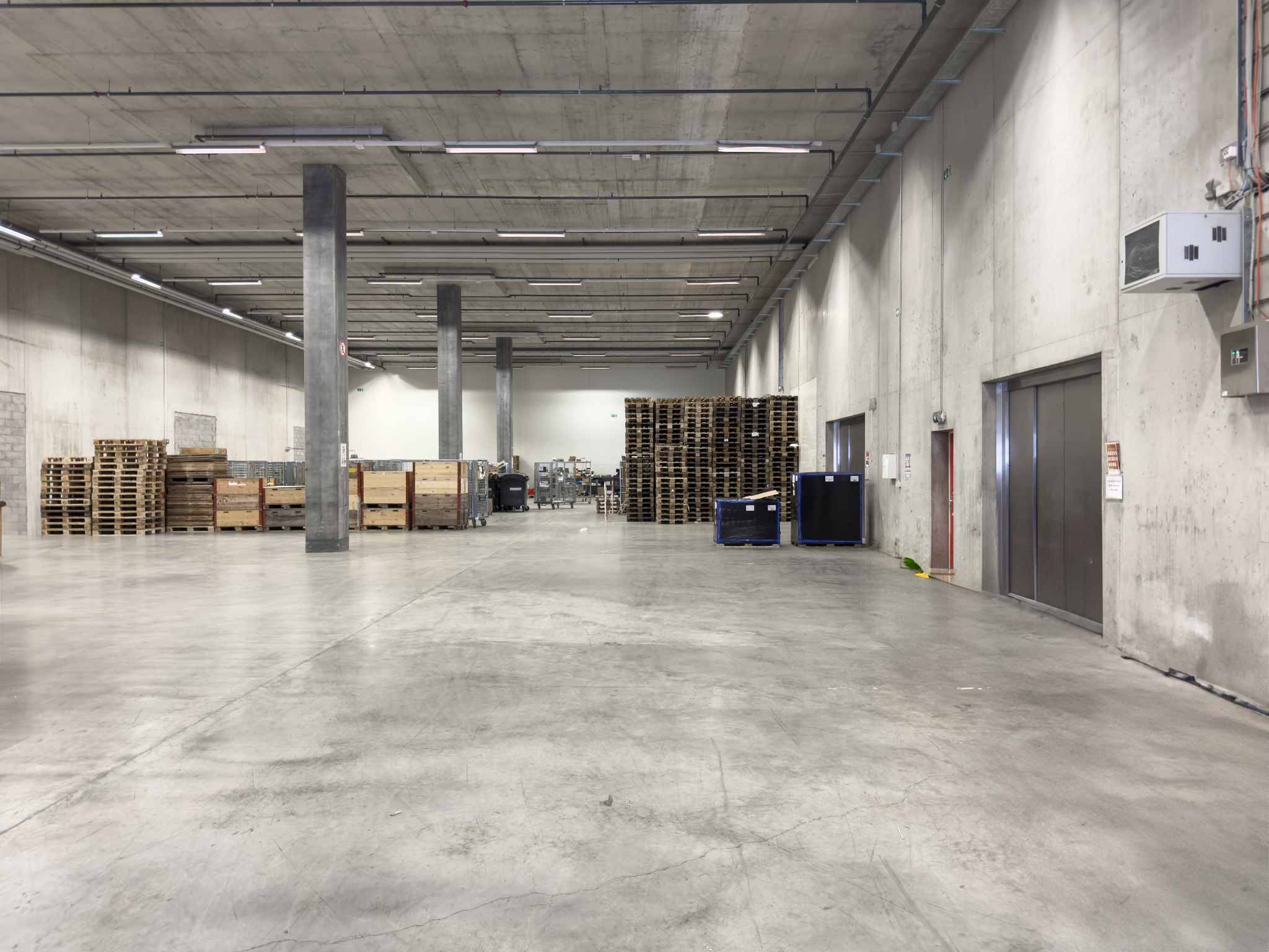 Magnifique dépôt Logistique de 2'157m² avec Quais de Déchargement