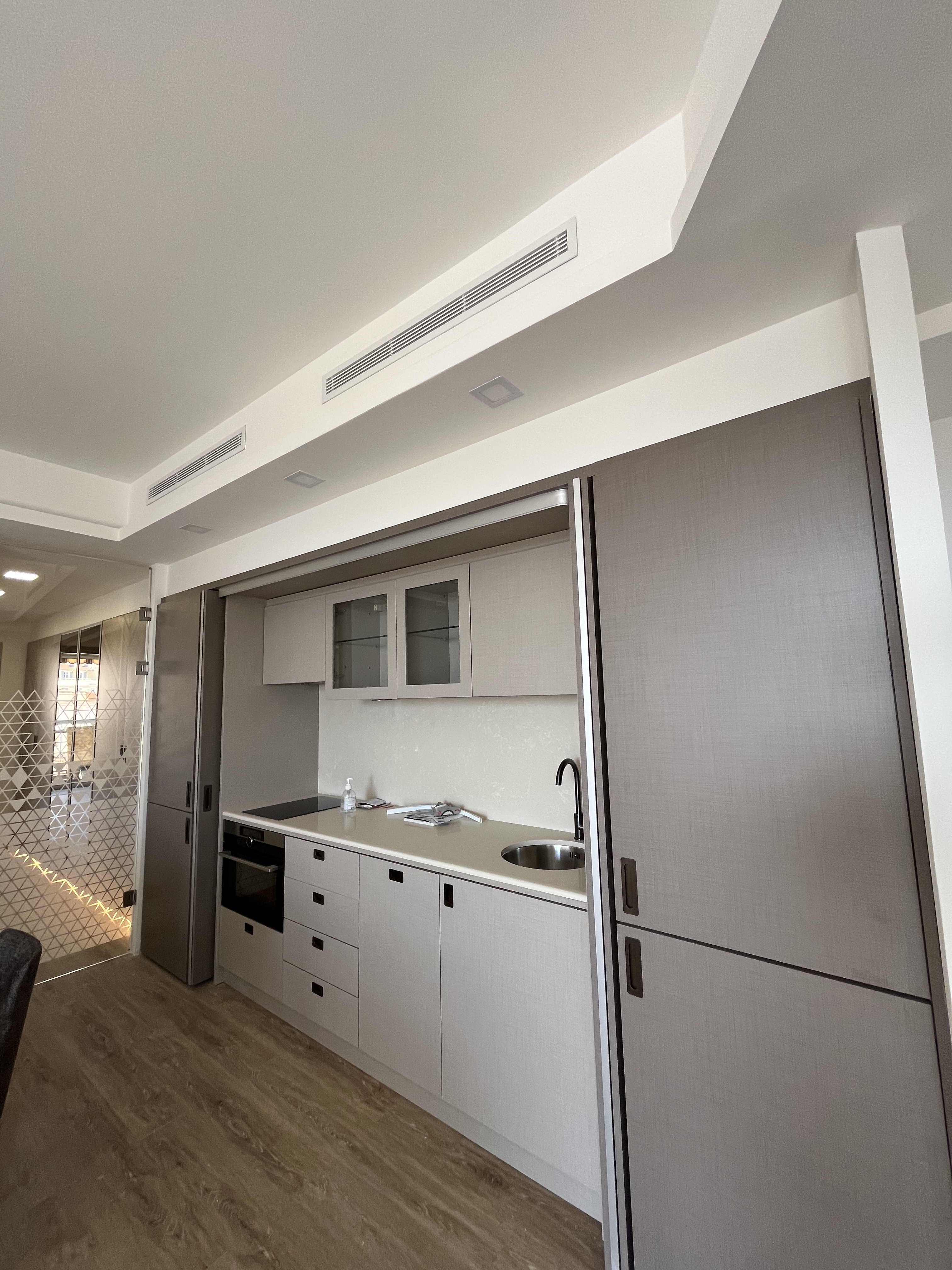 TRES BEL APPARTEMENT ENTIEREMENT RENOVE