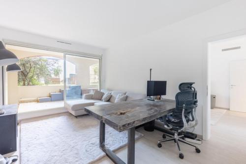 Fontvieille : 2 Pièces avec Vue sur le Port, Terrasse et Parking