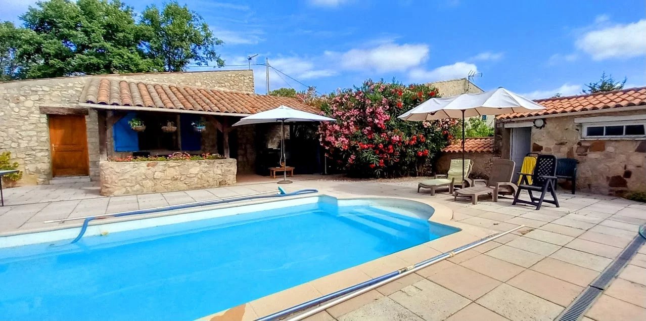 Propriété d’Exception à Vendre – 6 600 m² avec Piscine et 3 Bâtiments