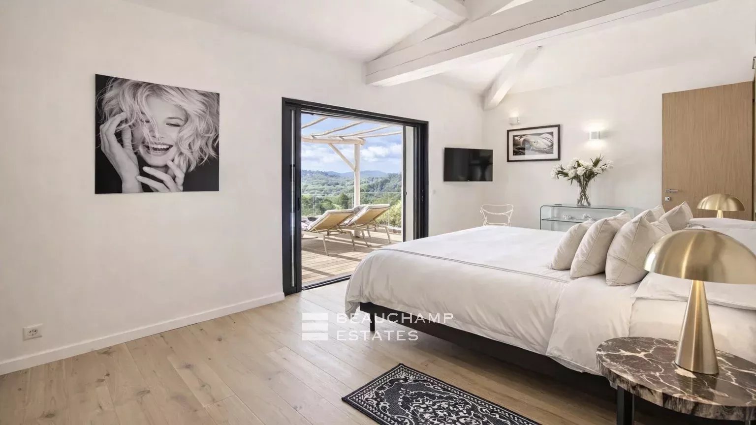 Nouvelle villa de luxe dans domaine privatif au centre de Saint-Tropez