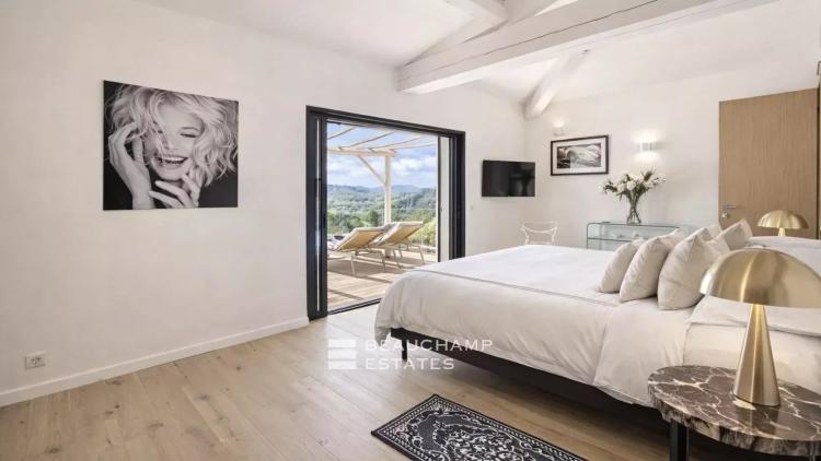 Nouvelle villa de luxe dans domaine privatif au centre de Saint-Tropez