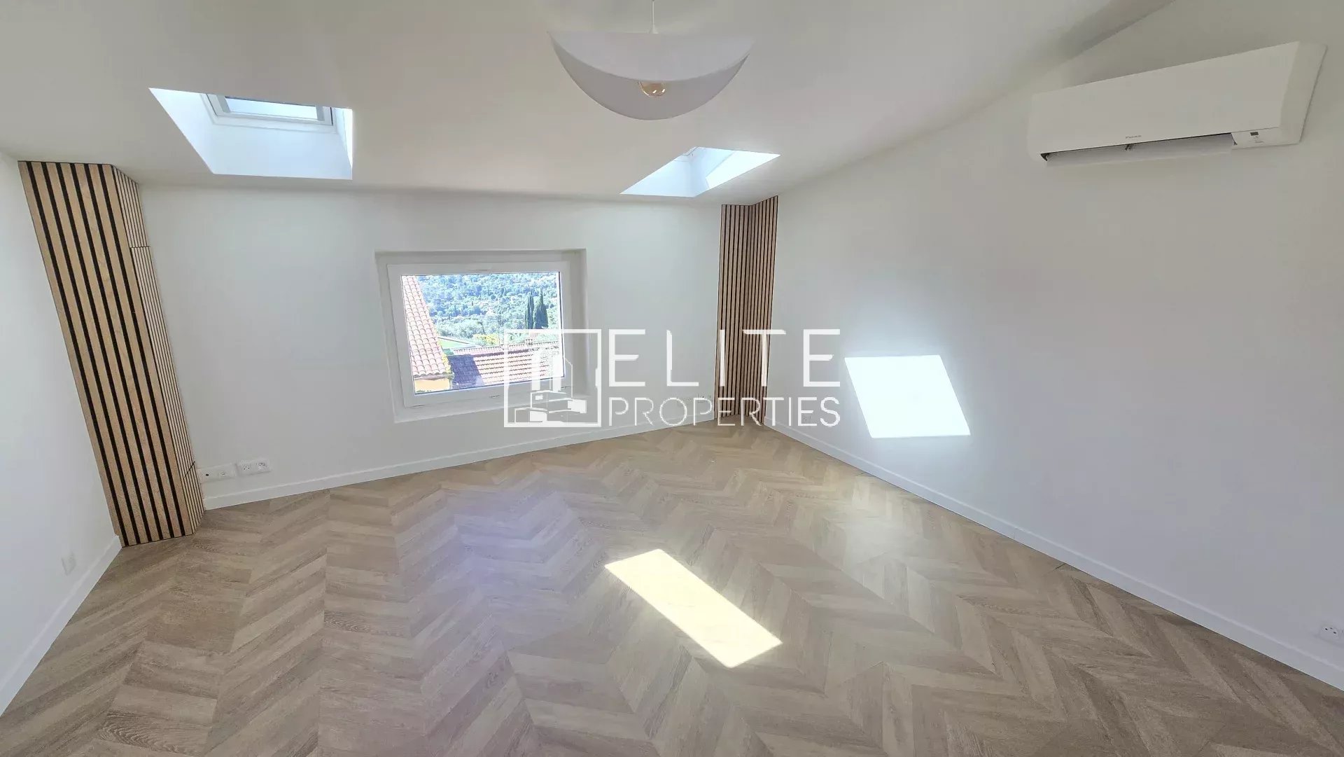 MAISON DE VILLAGE 3 PIÈCES + JARDIN VUE MER – SPÉRACÈDES