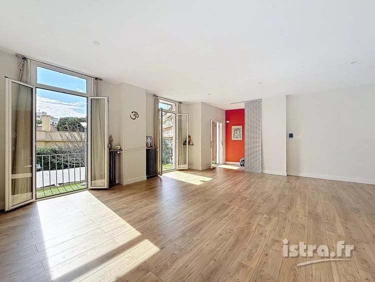 Nice Cimiez : Propriété de 435m² comprenant 6 appartements
