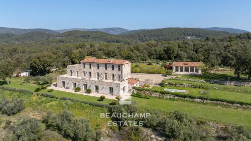 Bastide en Pierre de 20 Hectares vue panoramique - Fayence