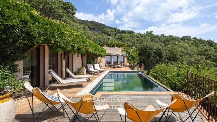 Villa de charme avec piscine et vue