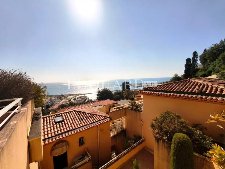 Deux pièces à vendre au dernier étage d'un prestigieux immeuble au cœur du renommé quartier de Garavan