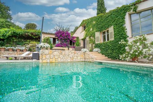 Valbonne - Unique propriété à pied du village - Terrain 1,6 hectare