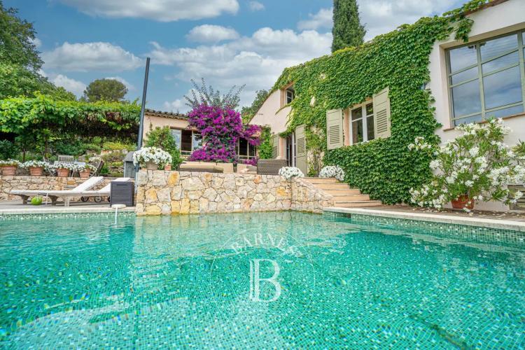 Valbonne - Unique propriété à pied du village - Terrain 1,6 hectare
