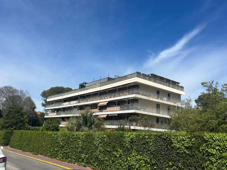 GRAND 3P CANNES OXFORD - TERRASSE D'ANGLE 41 m² SUD - VUE DEGAGEE, DOMINANTE SUR JARDINS