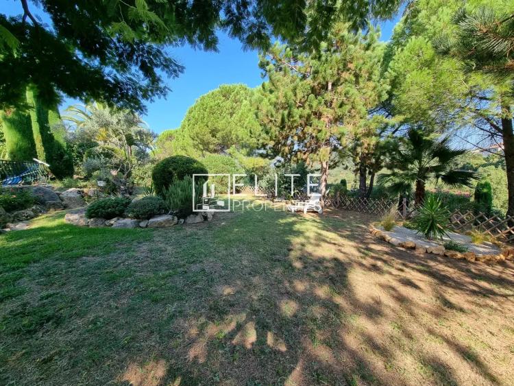 VILLA DE 203m² SUR 3212m² DE TERRAIN LES ADRETS