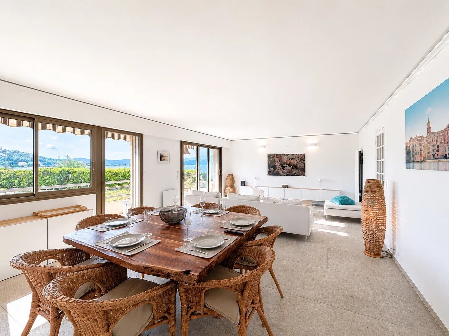 SAINT-TROPEZ — PIEDS DANS L’EAU VUE MER 3 CHAMBRES