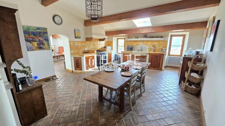 APPARTEMENT 4 PIÈCES DE 149m², VUE MER – MOUGINS VILLAGE