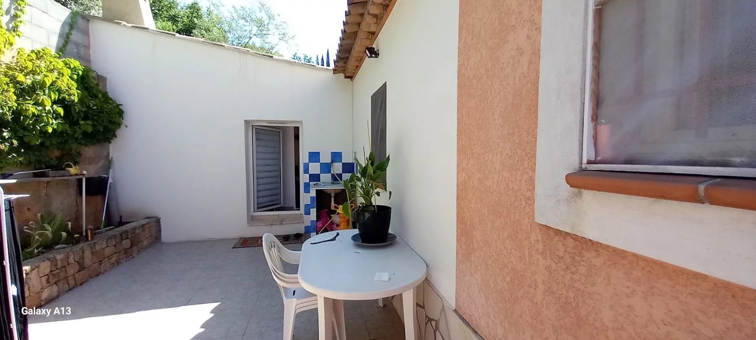 MAISON AVEC 2 APPARTEMENTS -  VIDAUBAN (83)