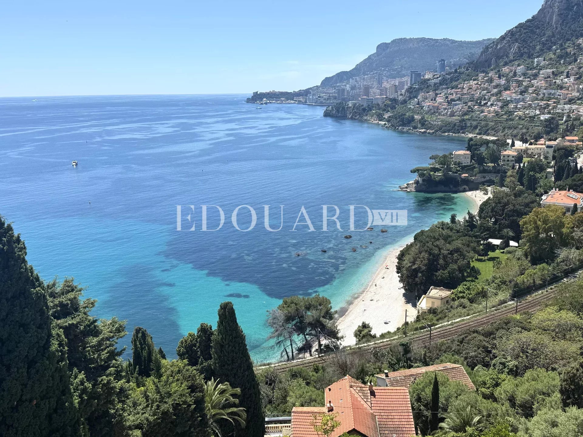 En exclusivité villa à vendre avec magnifique vue mer panoramique jusqu’à la Principauté de Monaco
