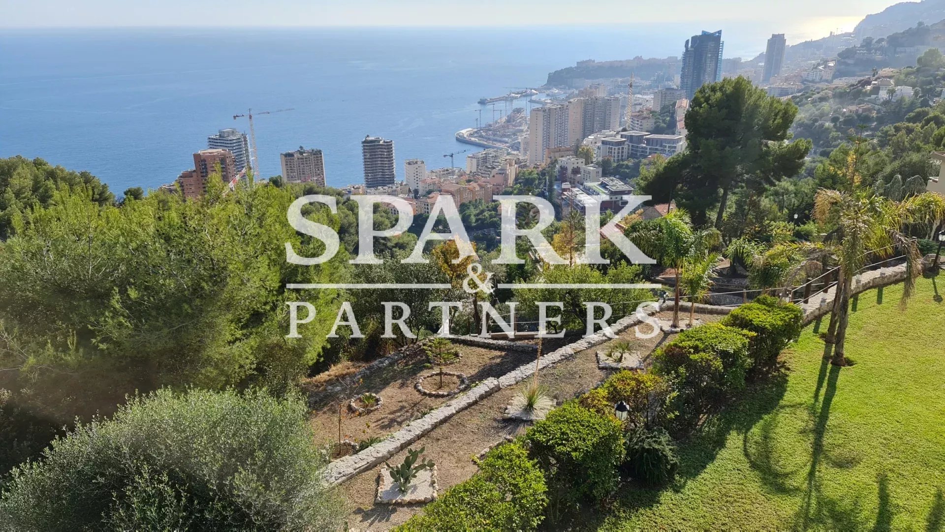 Roquebrune-Cap-Martin - Villa vue mer avec terrain