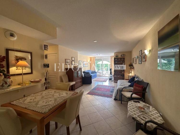 Grand deux pièces en excellent état avec belle terrasse et possibilité garage, exclusivité