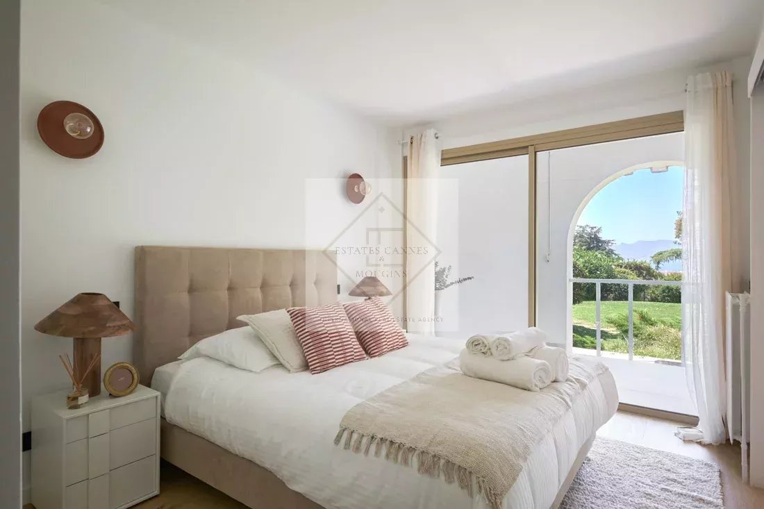 CANNES Californie - Élégant 2 pièces rénové avec vue mer et jardin