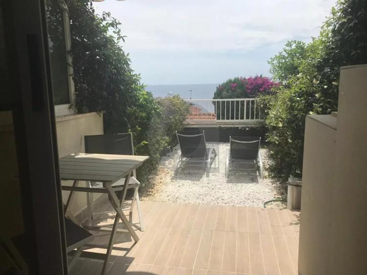 ROQUEBRUNE SECTEUR CABBE - STUDIO TERRASSE VUE MER - PISCINE