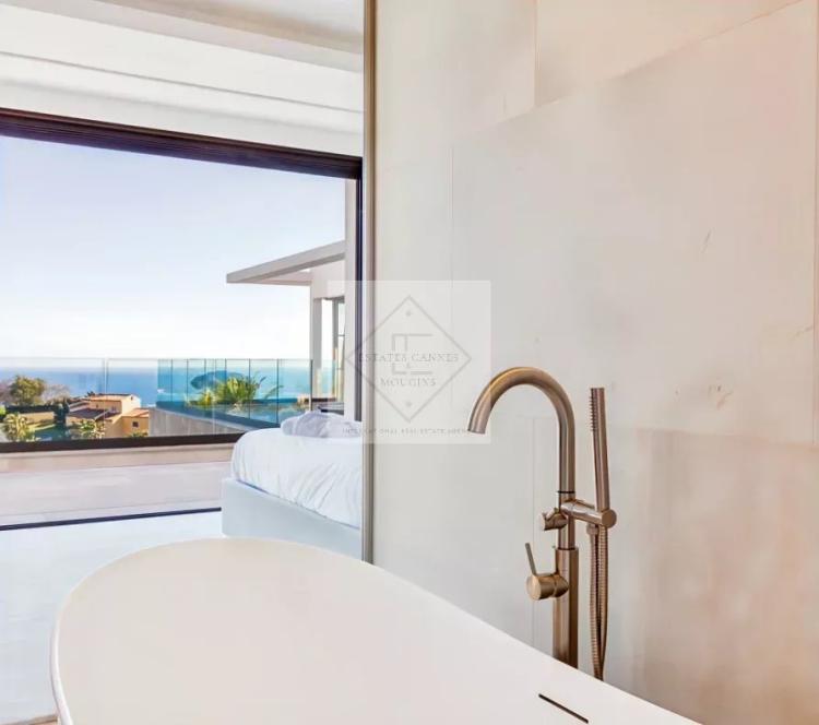 Villa contemporaine d'exception à Super Cannes – Vue mer panoramique, domaine privé et sécurisé