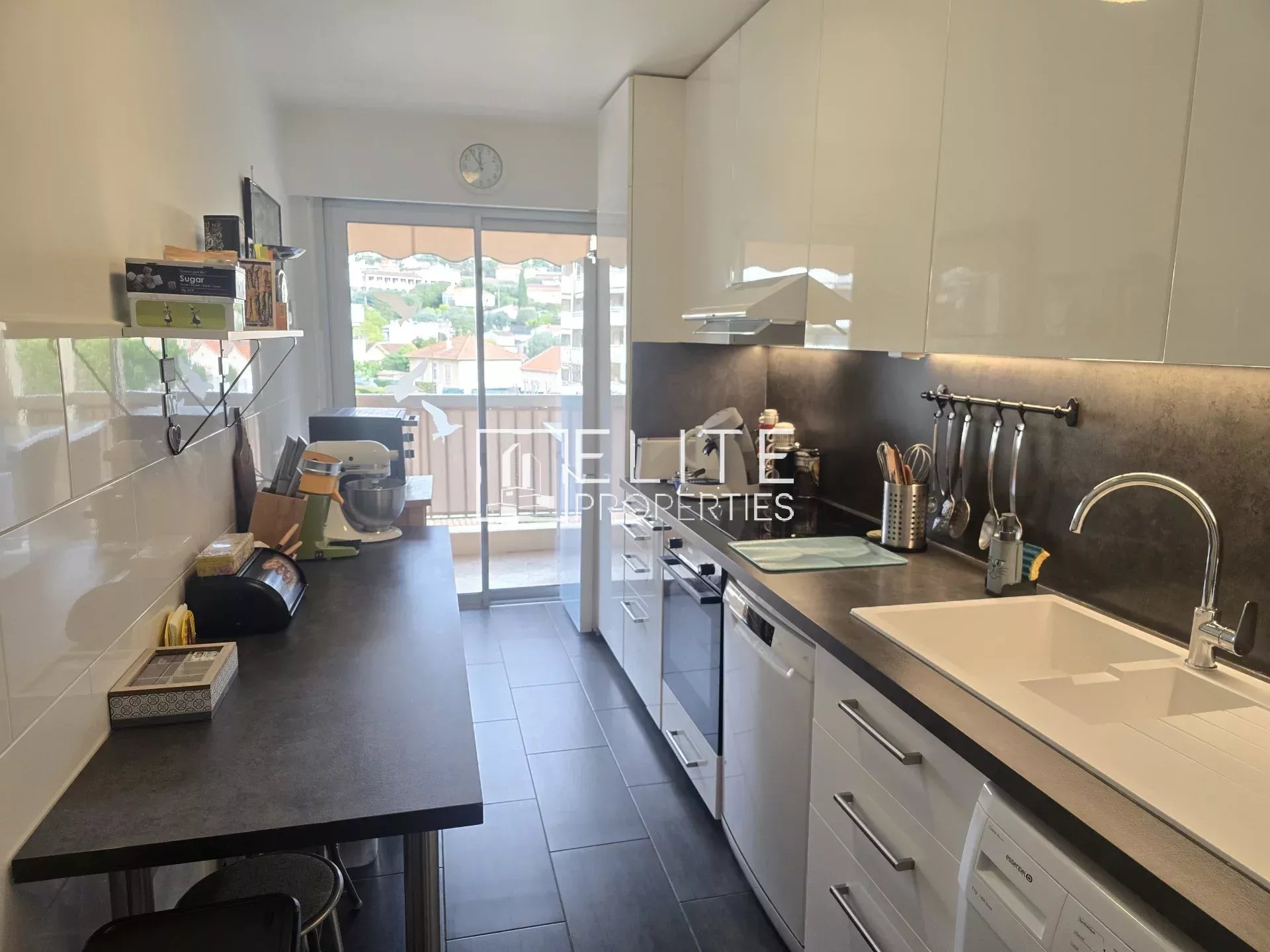 APPARTEMENT 3 PIÈCES DE 78 m² AVEC PARKING ET CAVE – LE CANNET