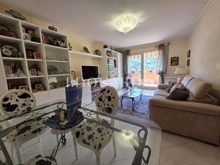 Sur la commune de Menton, en exclusivité trois pièces à vendre avec grande terrasse et garage